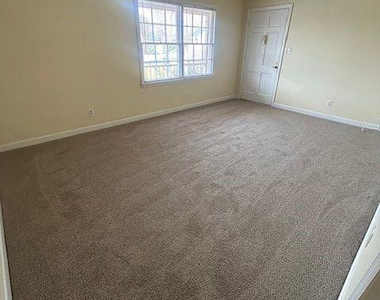 1005 N Elm Street - Photo Thumbnail 1