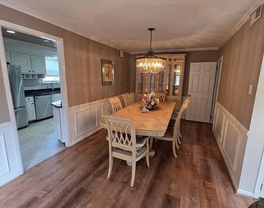 1010 Strahle Street - Photo Thumbnail 4