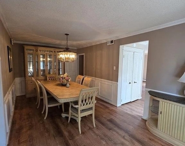 1010 Strahle Street - Photo Thumbnail 5