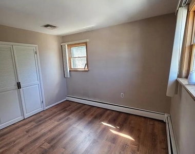 1010 Strahle Street - Photo Thumbnail 11