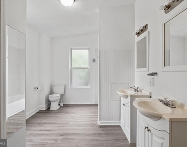 206 Baldwin Street - Photo Thumbnail 15