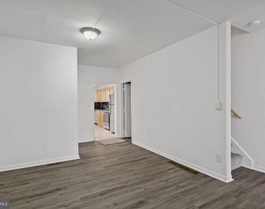 206 Baldwin Street - Photo Thumbnail 4