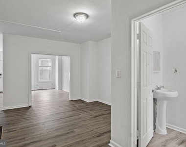 206 Baldwin Street - Photo Thumbnail 6