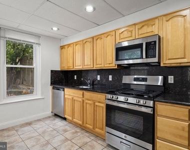 206 Baldwin Street - Photo Thumbnail 9