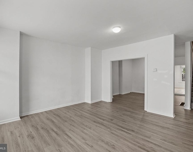 206 Baldwin Street - Photo Thumbnail 1