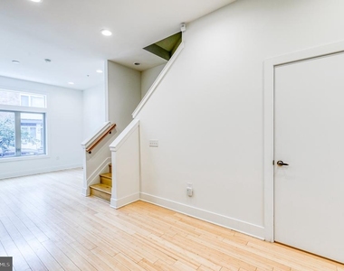 919 N 5th Street - Photo Thumbnail 2