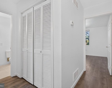 1537 W Stiles Street - Photo Thumbnail 10