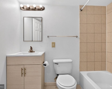 1537 W Stiles Street - Photo Thumbnail 4