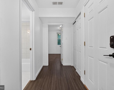 1537 W Stiles Street - Photo Thumbnail 3