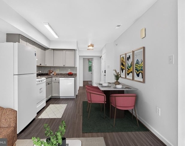 1537 W Stiles Street - Photo Thumbnail 2