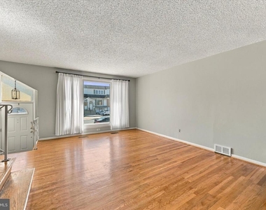 10816 Harrow Road - Photo Thumbnail 5