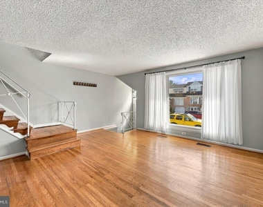 10816 Harrow Road - Photo Thumbnail 4