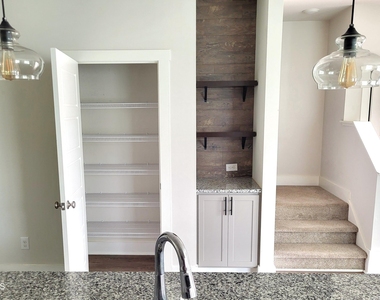 861 S Franklin Street - Photo Thumbnail 4