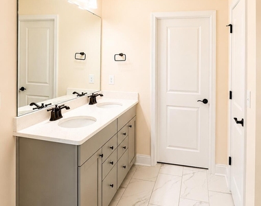 2113 Bethpage Drive - Photo Thumbnail 11