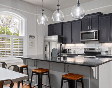 813 Brewer Avenue - Photo Thumbnail 8