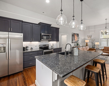 813 Brewer Avenue - Photo Thumbnail 7