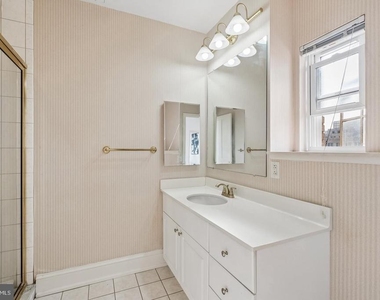 1512 Spruce Street - Photo Thumbnail 13