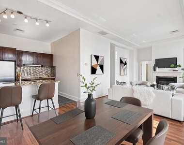 1512 Spruce Street - Photo Thumbnail 4