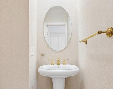 1512 Spruce Street - Photo Thumbnail 14