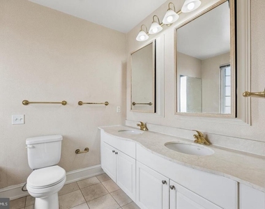 1512 Spruce Street - Photo Thumbnail 16