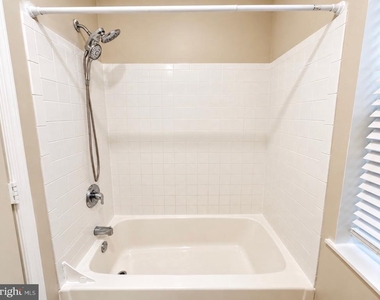 1438 Snyder Avenue - Photo Thumbnail 6