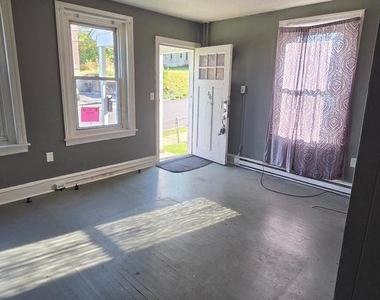 516 E Oak Street - Photo Thumbnail 3