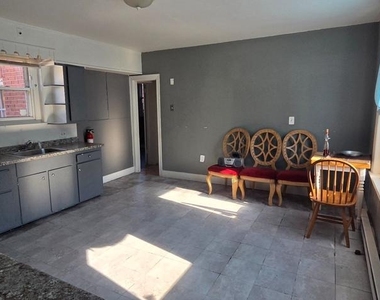516 E Oak Street - Photo Thumbnail 2