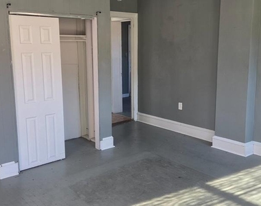 516 E Oak Street - Photo Thumbnail 4
