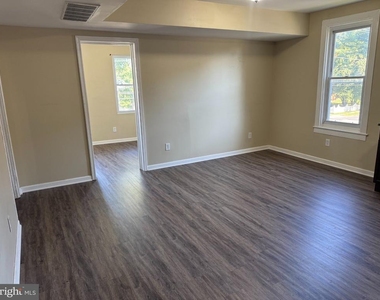 410 Folcroft Avenue - Photo Thumbnail 2