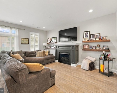 16728 River View Circle - Photo Thumbnail 3