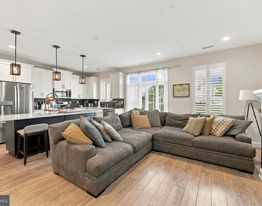 16728 River View Circle - Photo Thumbnail 4