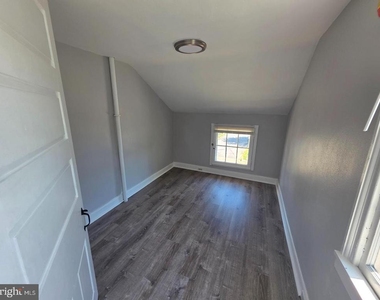 277 E Broadway - Photo Thumbnail 18