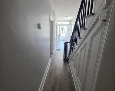 277 E Broadway - Photo Thumbnail 5