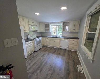 277 E Broadway - Photo Thumbnail 7