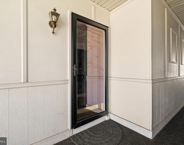 18 Versailles Court - Photo Thumbnail 2