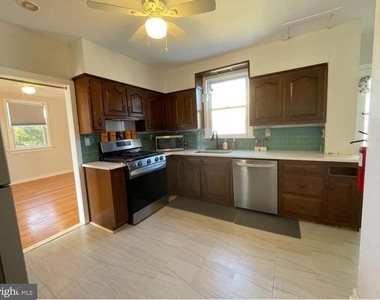 4705 Camden Avenue - Photo Thumbnail 5