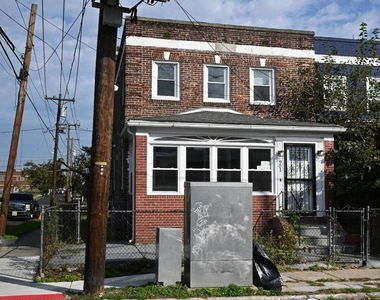 901 Fairview Street - Photo Thumbnail 4