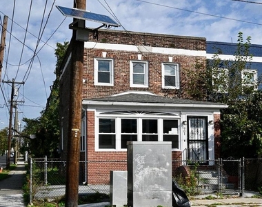 901 Fairview Street - Photo Thumbnail 3