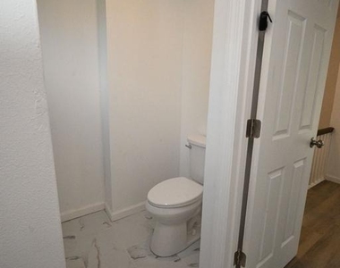 901 Fairview Street - Photo Thumbnail 25