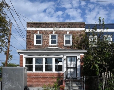 901 Fairview Street - Photo Thumbnail 2