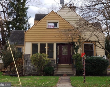 304 W Collings Avenue - Photo Thumbnail 1