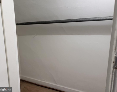 304 W Collings Avenue - Photo Thumbnail 8