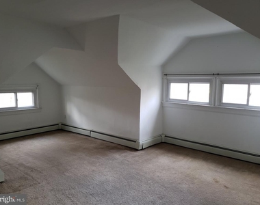 304 W Collings Avenue - Photo Thumbnail 6