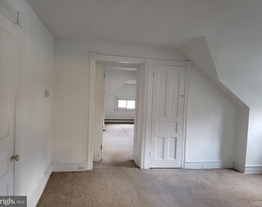 304 W Collings Avenue - Photo Thumbnail 5