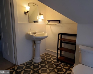304 W Collings Avenue - Photo Thumbnail 9