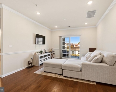 5323 Palomino Court - Photo Thumbnail 2