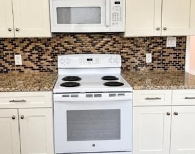215 Chestnut Avenue - Photo Thumbnail 4