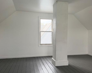223 S 4th Street - Photo Thumbnail 13