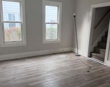 223 S 4th Street - Photo Thumbnail 5