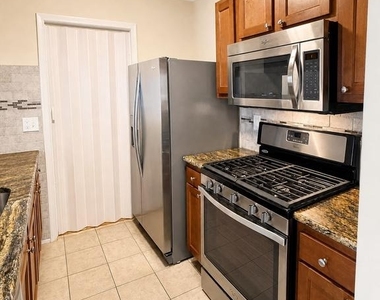 1605 Woodhollow Drive - Photo Thumbnail 7